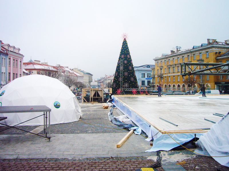 1215m2 ICE SKATING RINK 45X27X10,7M ICE RINK | Glamping Domes