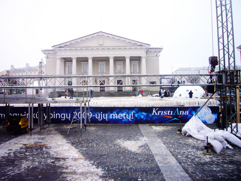 1215m2 ICE SKATING RINK 45X27X10,7M ICE RINK | Glamping Domes