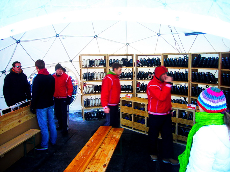 1215m2 ICE SKATING RINK 45X27X10,7M ICE RINK | Glamping Domes